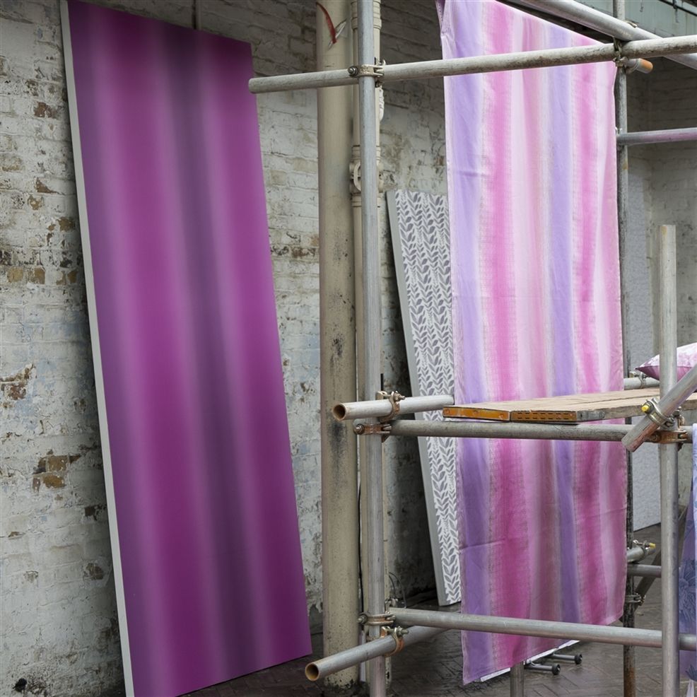 Surabaya Fuchsia P631/10 Wallpaper